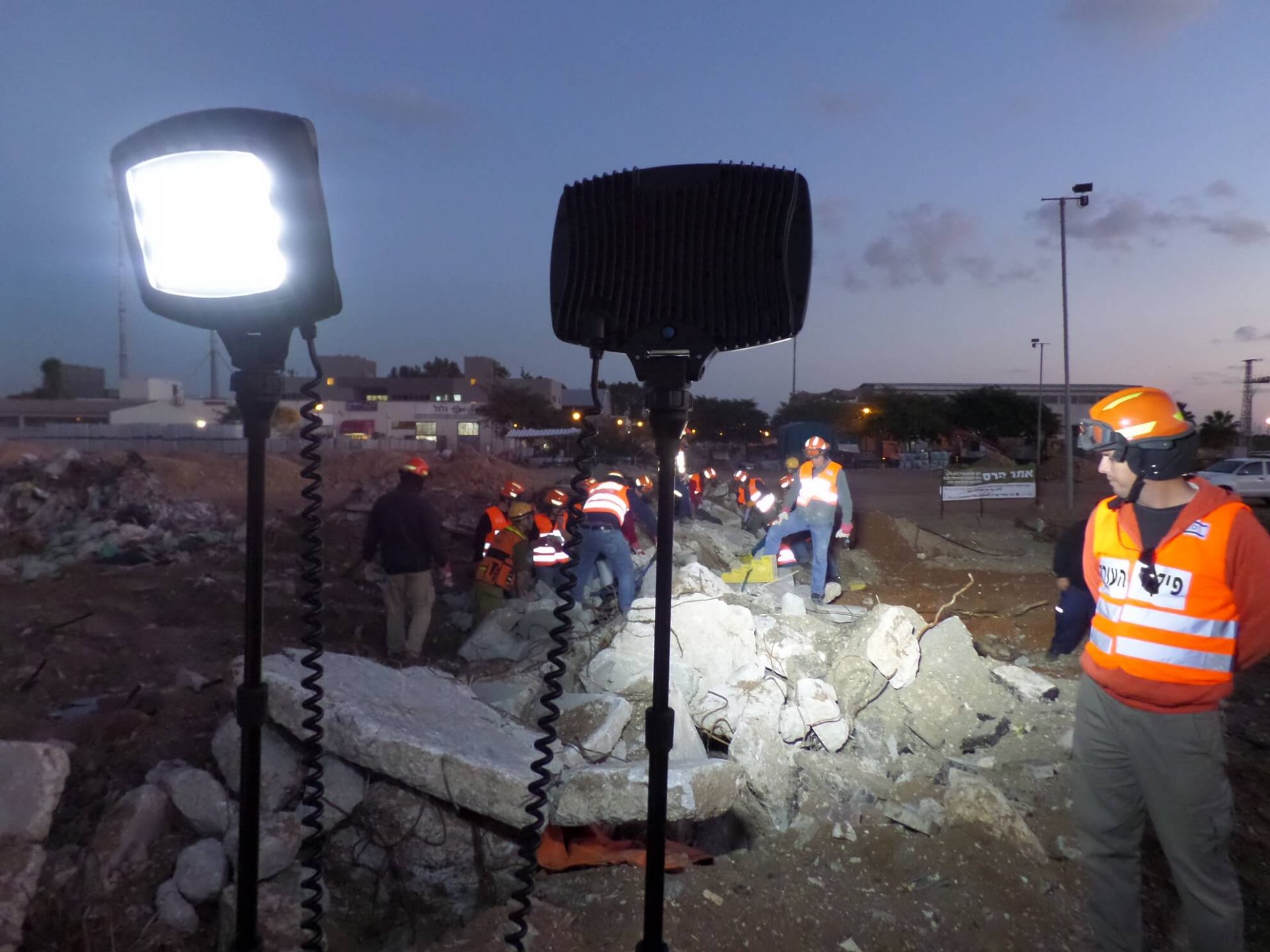 nightsearcher Solaris Duo 40K – 40,000 Lumen Rechargeable Floodlight - Image 5